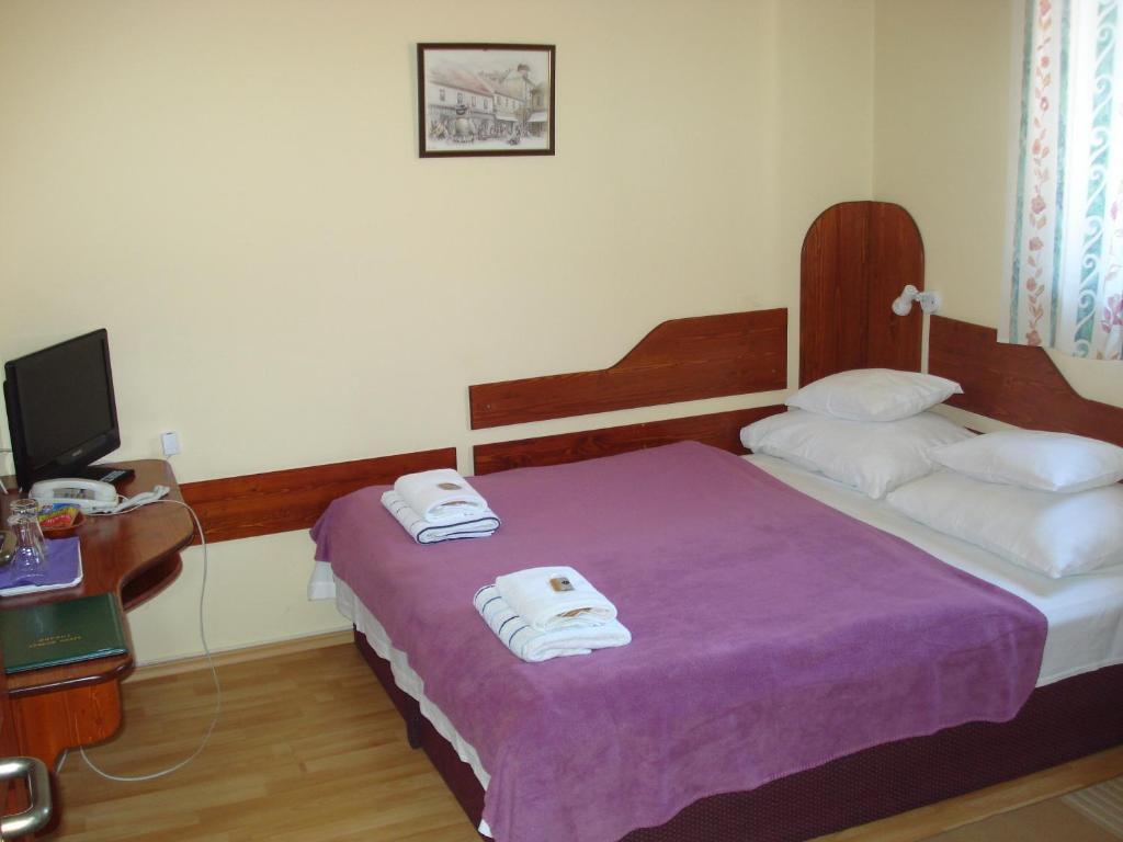 Szent Gyoergy Fogado Hotel Pecs Room photo